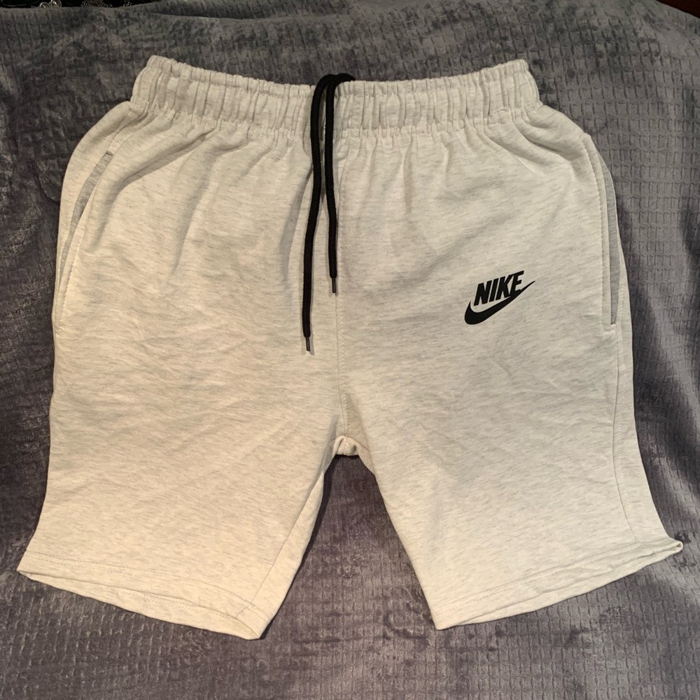 Brand New! Men’s XL Nike Tech Fleece Shorts